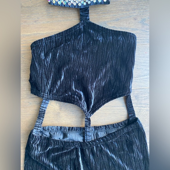 Halloween/Dance costume. Velvet two piece with crystal neckband. - Picture 3 of 6